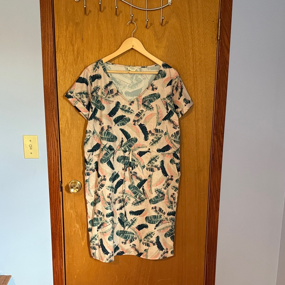 Leaf Print Midi Dress in Green and Pink